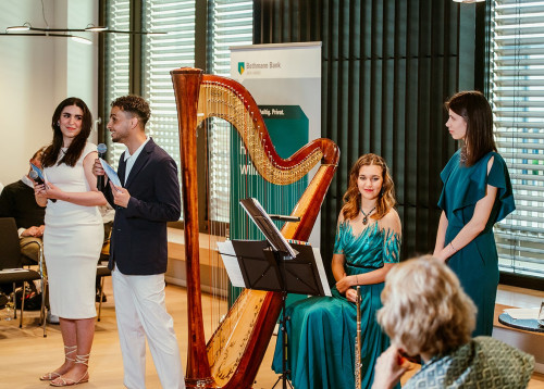 02 00 Aus der Stiftung Kultursalonabend Hajar und Magd